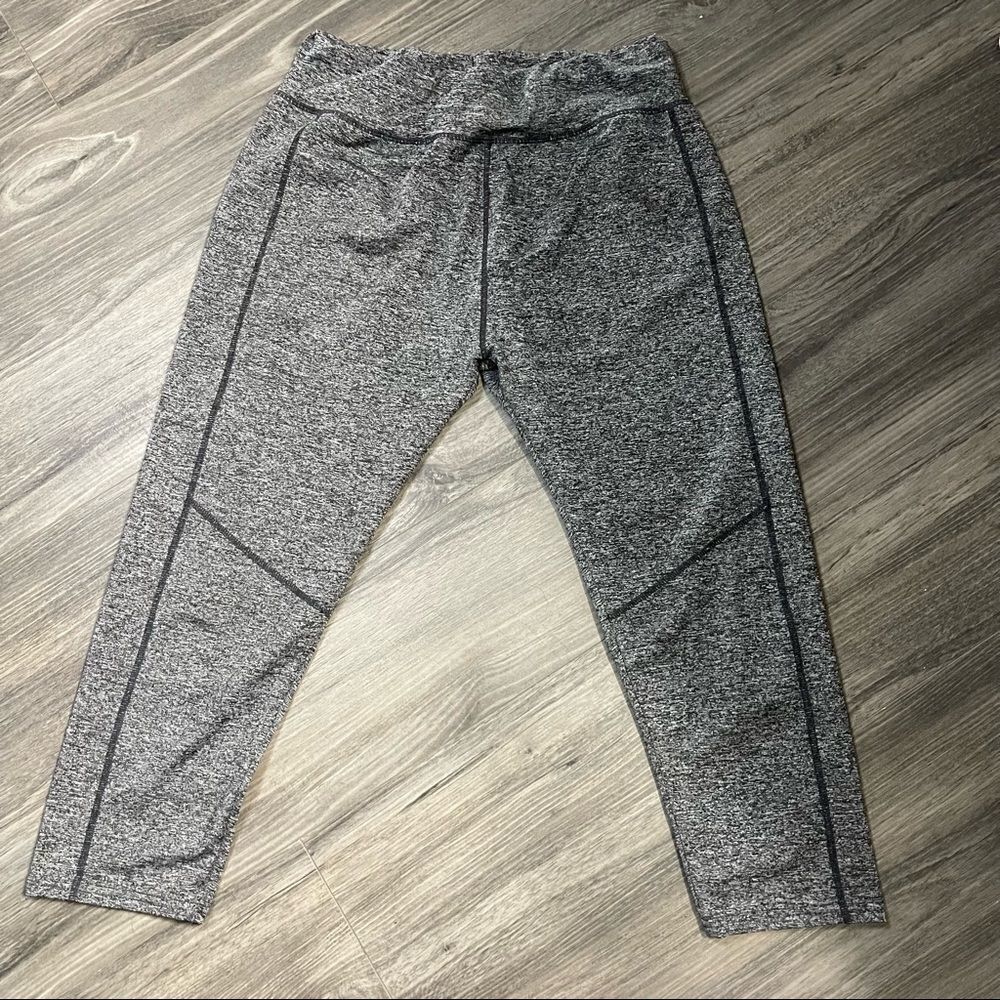 Silver leg Gray large capri leggings